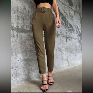 Army green solid belted pants